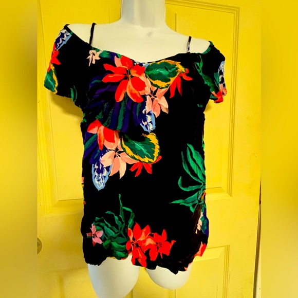 Women’s Off the shoulder shirt . Tropical flowers size small - Picture 1 of 3